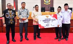 Serahkan Zakat ASN, Pj Gubernur Sulsel: Baznas Isi Ruang Kosong yang Dihadapi Pemprov