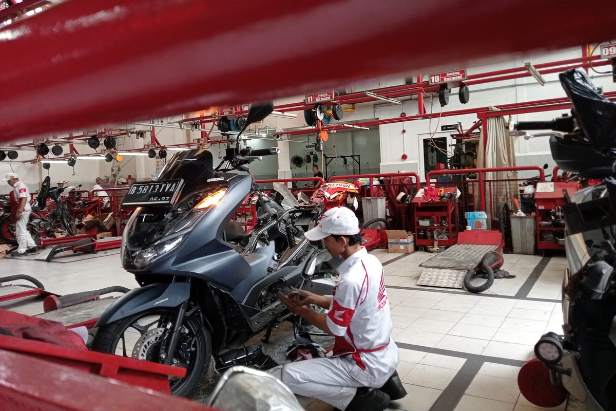 Servis motor di bengkel resmi, Honda ke AHASS