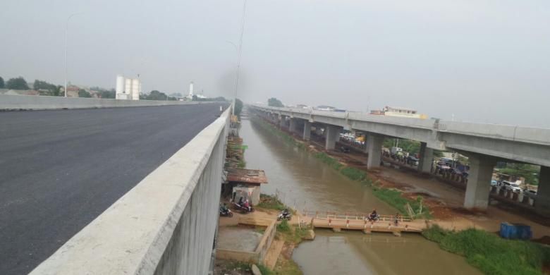 Tol Becakayu yang melintasi Kalimalang, saat ini mengalami perkembangan pembangunan 78 persen. Targetnya, ruas Jakasampurna-Universitas Borobudur akan dioperasikan pada Maret 2017.