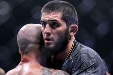 Islam Makhachev Menang KO di UFC 294: Tanpa Selebrasi, Dukungan untuk Palestina