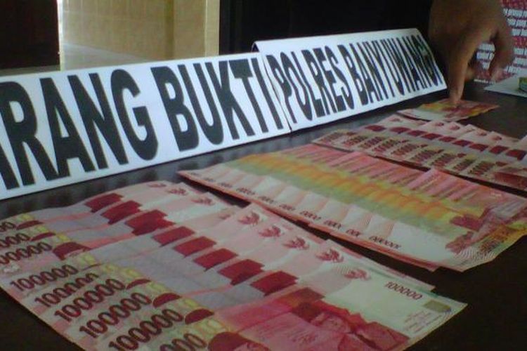 Ilustrasi: Polres Banyuwangi menyita sebanyak 30 lembar uang palsu Rp 100.000 dari kantong pengedar uang palsu, Selasa (22/1/2013).