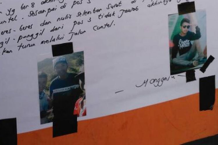 Foto dua pendaki yang ditempel di sebuah catatan relawan pencarian pendaki yang hilang di Gunung Merbabu.