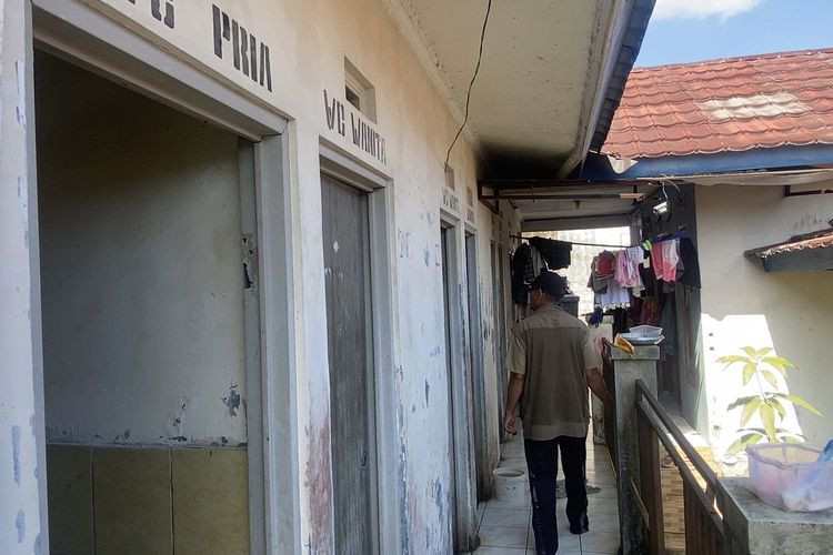 Di Jakarta yang Serba Modern, Sebagian Warganya Masih Bergantung MCK Umum