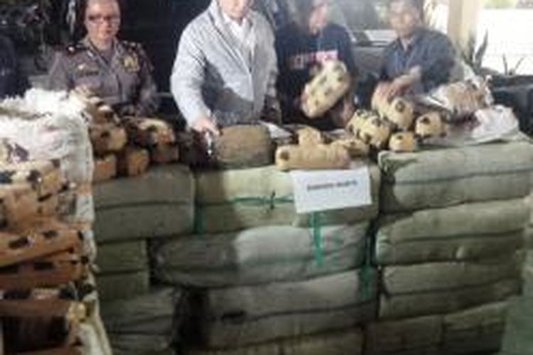 Daun ganja kering sebanyak satu ton 41 kilogram asal Blangkejeren, Kabupaten Aceh Tenggara, Provinsi NanggroeAceh Darussalam gagal beredar di Medan