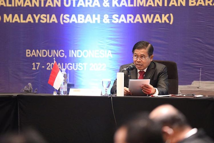 Sekjen Kemendagri Suhajar dalam acara Special Meeting of The Joint Indonesia-Malaysia. 

