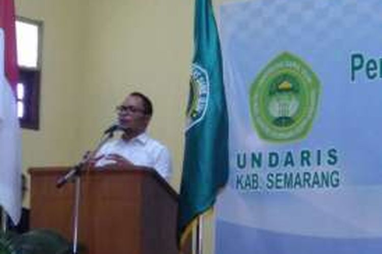 Menteri Ketenagakerjaan, Hanif Dhakiri saat mengisi kuliah umum   di Universitas Darul Ulum Islamic Center Sudirman GUPPI (UNDARIS) di Ungaran,   Kabupaten Semarang, Sabtu (10/9/2016).