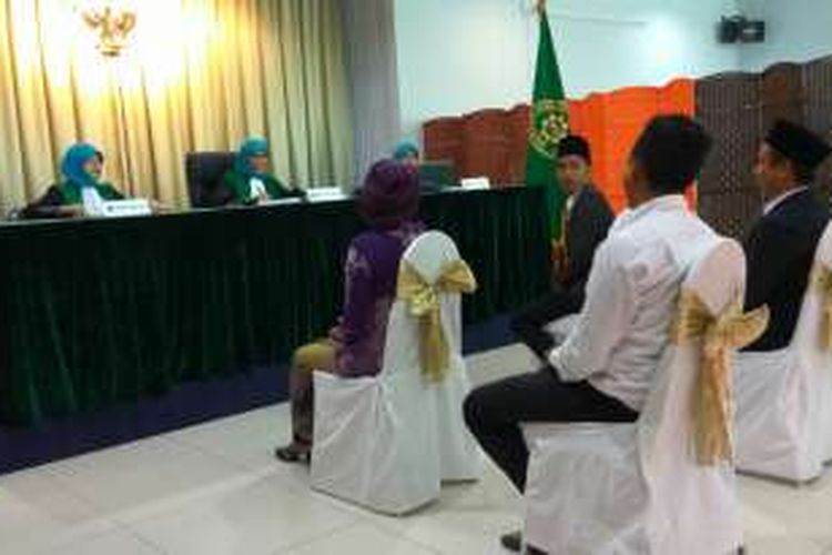 Suasana sidang itsbat nikah yang diselenggarakan di Konsulat Jenderal Republik Indonesia (KJRI) Kuching (26/9/2016). 