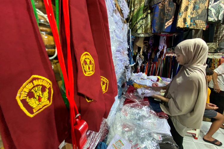 Dilema Seragam Sekolah Gratis di Balikpapan: Orangtua Terbantu, Lapak Pasar Sepi Pembeli