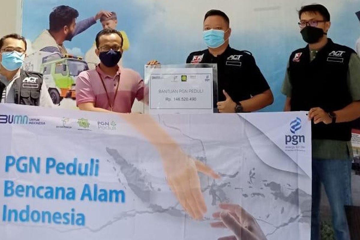 PGN bekerja sama dengan ACT untuk menyalukan bantuan kepada korban gempa bumi di Sulawesi Barat (Sulbar) dan korban banjir di Kalimantan Barat (Kalbar), Jumat (29/1/2021). 
