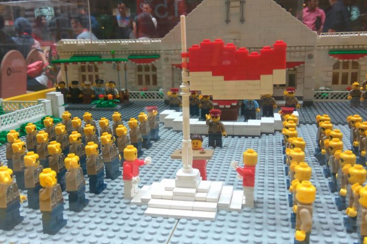 Lego yang disusun menggambarkan upacara bendera