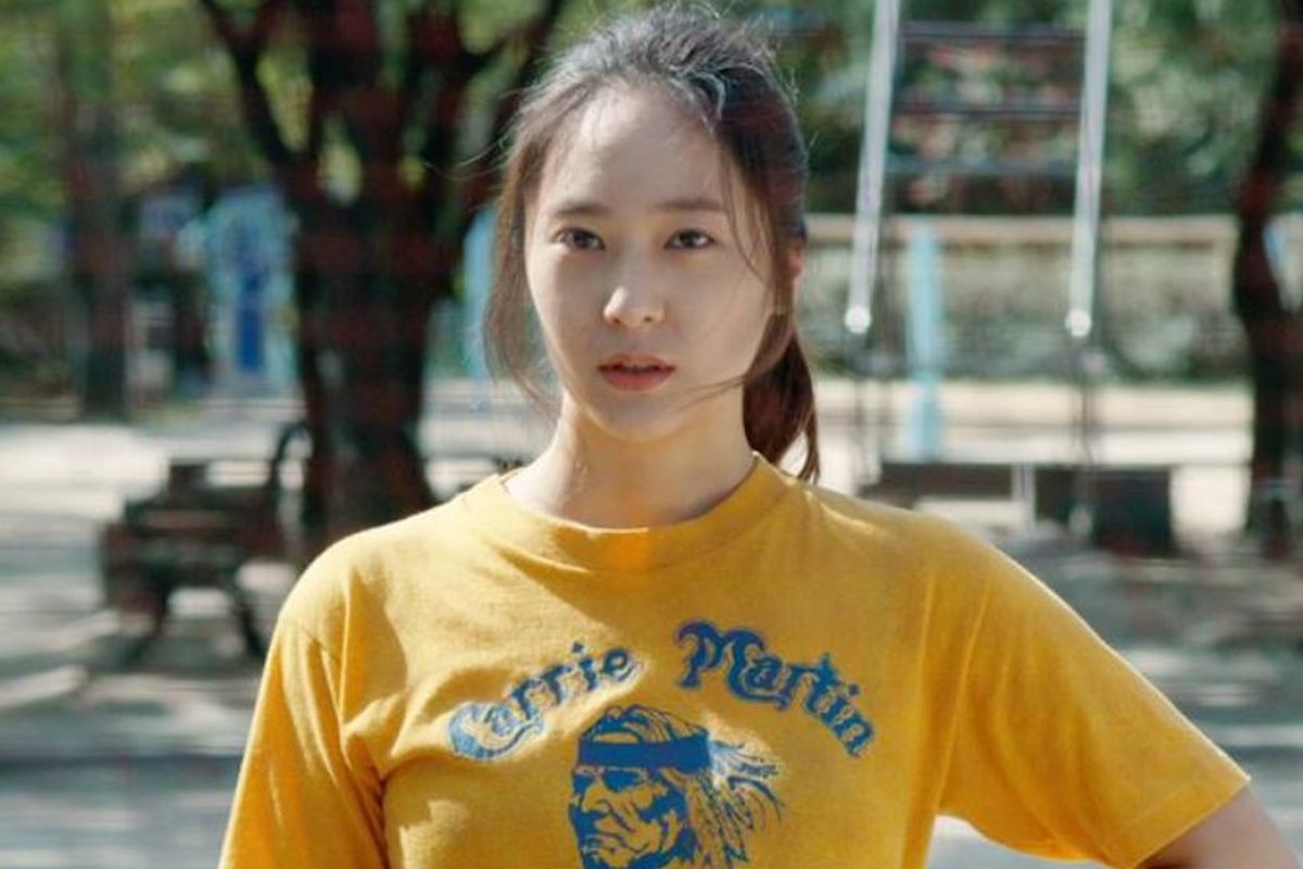 Krystal f(x) ketika berperan sebagai wanita hamil di film More Than Family.