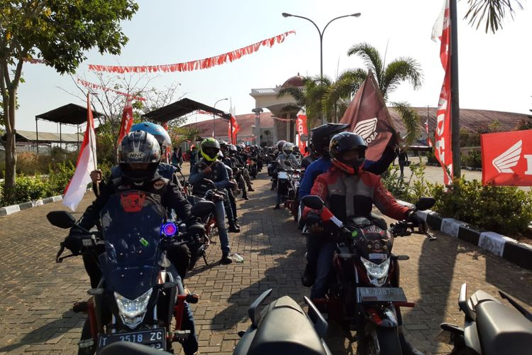 Melky dan Aden Bajaj Touring di Hari Kemerdekaan