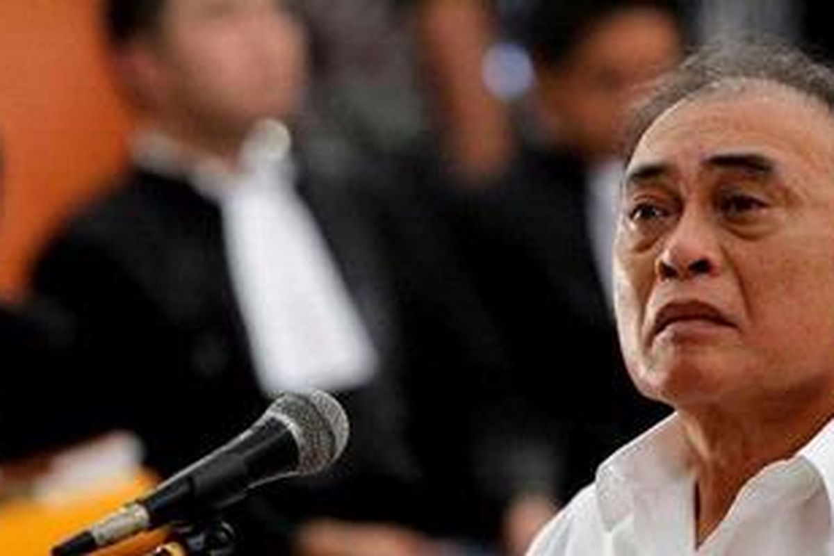 Setelah melalui proses persidangan selama hampir dua bulan, terdakwa Sjahril Johan akhirnya akan mendengarkan putusan majelis hakim di PN Jakarta Selatan, Selasa (12/10/2010) pagi ini.