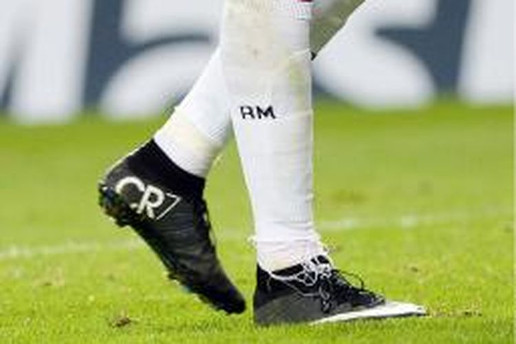Sepatu khusus yang dibikin Nike untuk Cristiano Ronaldo.