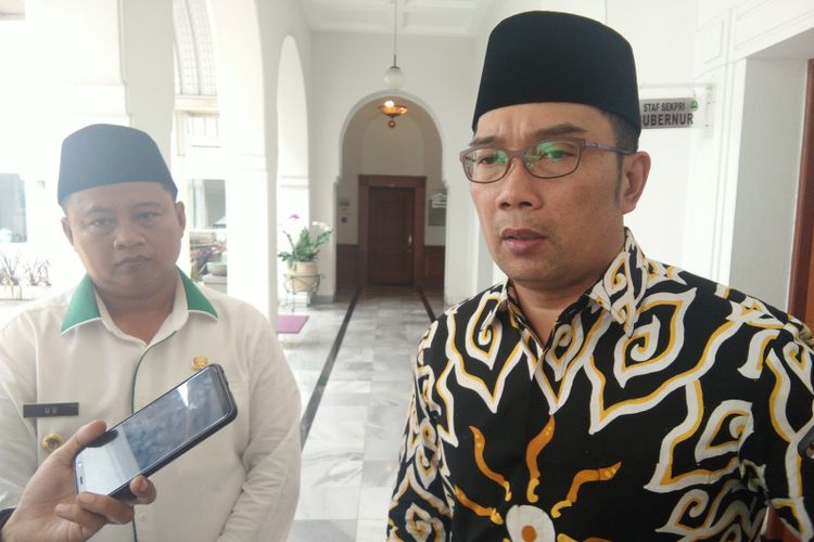 Gubernur Jawa Barat Ridwan Kamil bersama Wakil Gubernur Jawa Barat Uu Ruzhanul Ulum saat ditemui di Gedung Sate, Jalan Diponegoro, Senin (4/1/2019).