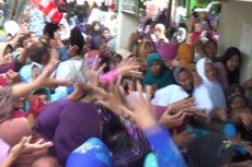 Ribuan Warga Berebut Nasi Bungkus pada Haul Akbar di Kendal