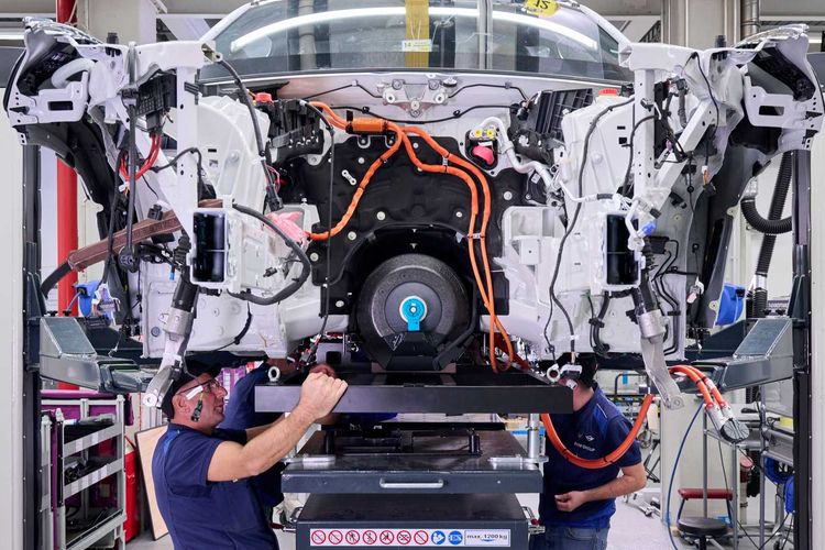 BMW iX5 Hydrogen Fuel Cell mulai diproduksi