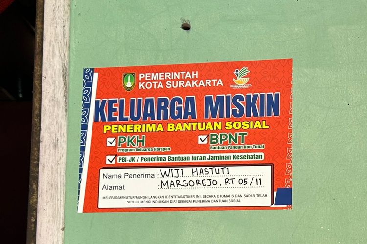Negara Stiker dan Jalan Pintas Kepatuhan