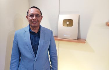 Hasan Nasbi seorang pendiri Cyrus Network, juru bicara Prabowo, sekaligus kepala Kantor Komunikasi Kepresidenan