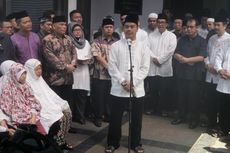 Keluarga dan Para Tokoh Melepas Jenazah Husni Kamil Manik