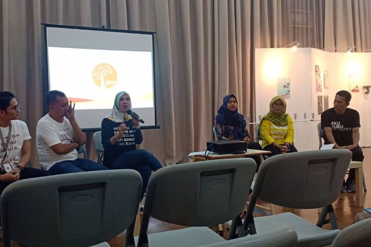 Konferensi pers Temu Pendidik Nasional 2019 bersama pendiri Sekolah Cikal dan Kampus Guru Cikal, Najelaa Shihab dan Ketua Temu Pendidik Nusantara, Bukik Setiawan pada Sabtu (26/10/2019) di Sekolah Cikal Cilandak, Jakarta Selatan.