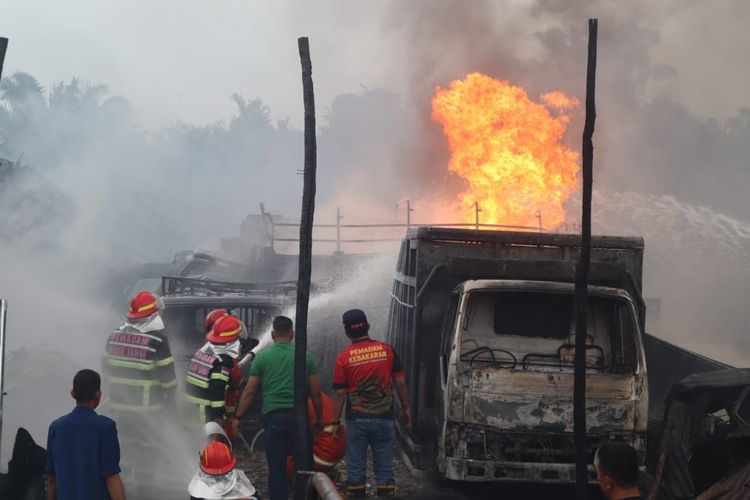 Gudang Diduga Penimbun BBM Ilegal di Jambi Terbakar, Mantan Pekerja Ungkap Modus “Mobil Boks Tangki”