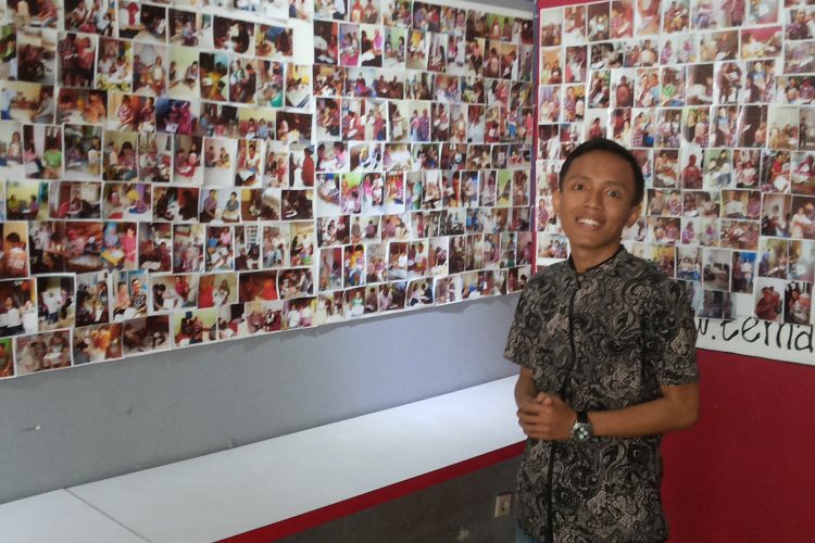 Salah satu pendiri Teman Ahok, Singgih Widyastono saat ditemui di Sekretariat Teman Ahok di Jalan Pejaten Raya, Pasar Minggu, Jakarta Selatan, Jumat (24/3/2016). 