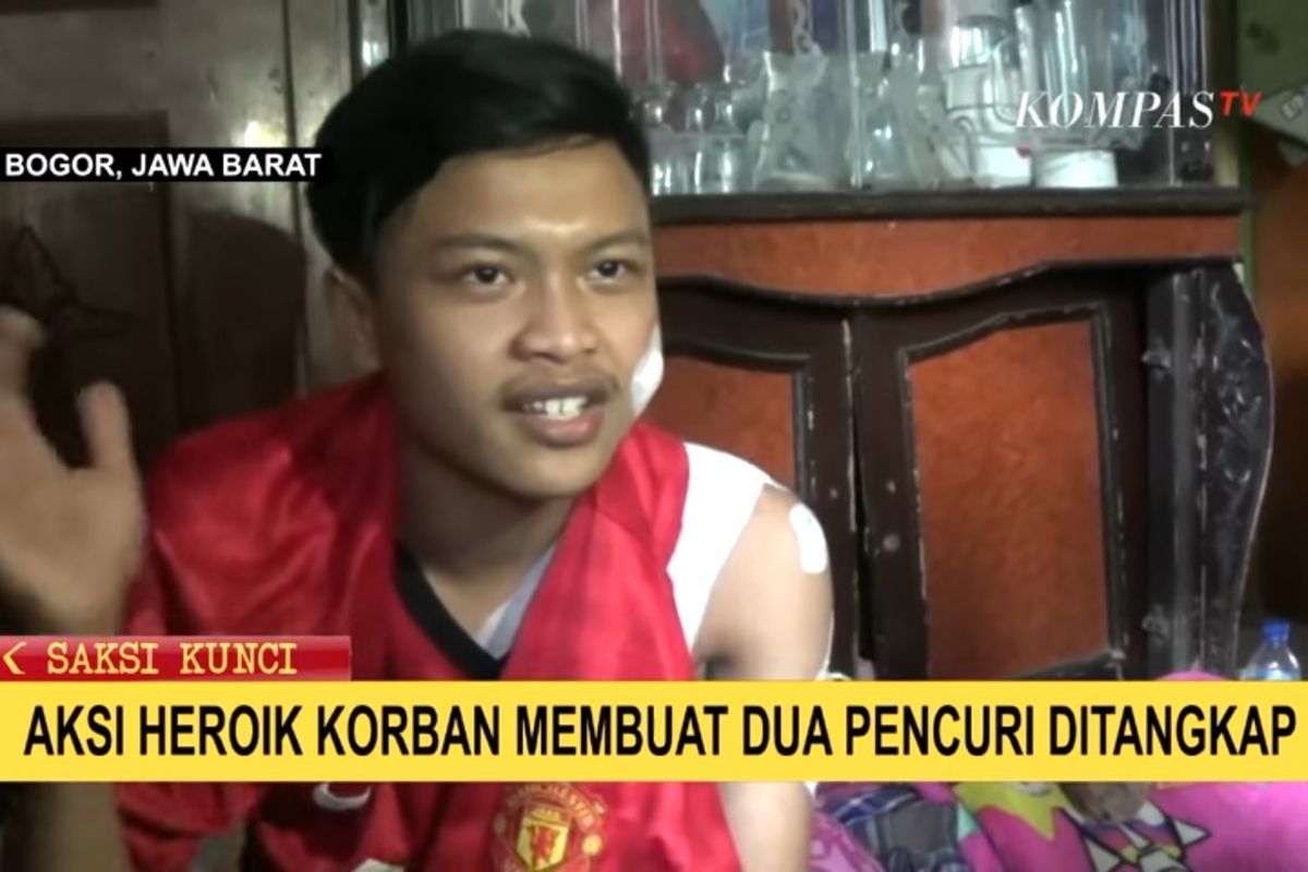 Arif Ramadan, pemuda di Bogor mengalami luka bacok usai berduel dengan pencuri di rumahnya.