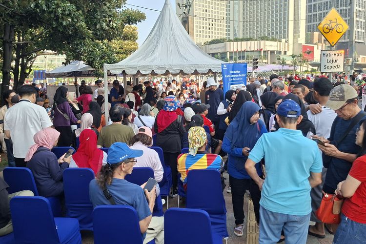 Lansia Ini Kecewa Gagal Dapat Kartu Gratis Transum: Ternyata Buat Warga KTP  DKI