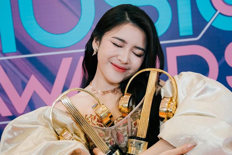 Raih Song of the Year, Intip Tampilan Tiara Andini di IMA 2024