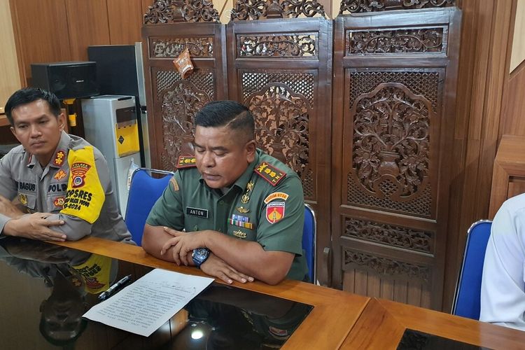 Komandan Kodim 0730/Gunungkidul Letkol Kav. Anton Wahyudo yang juga sebagai Komandan Sub Pengamanan rute, di Kantor Pemkab Gunungkidul, Rabu (31/1/2024).