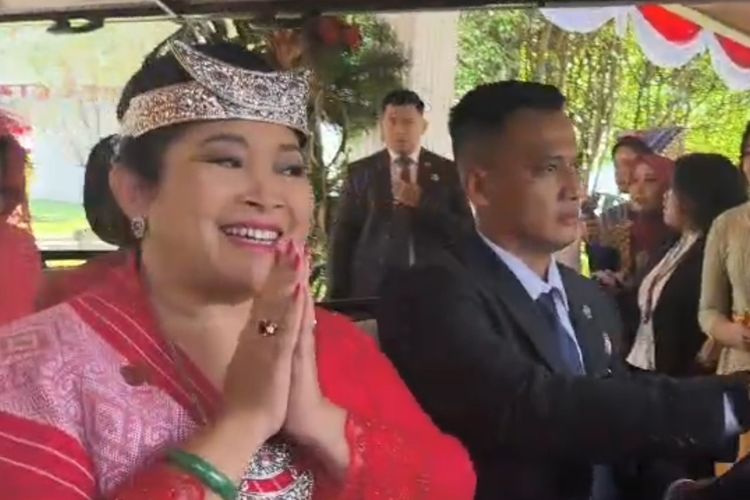 Pakai Baju Adat NTT, Titiek Soeharto Hadiri Upacara HUT Ke-81 RI di Istana Merdeka