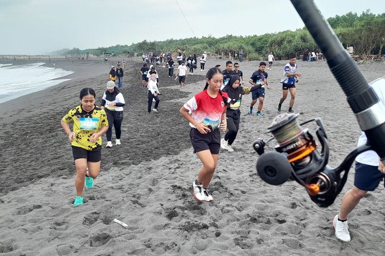 Lari Sambil Wisata di Pantai Glagah Kulon Progo, Lewati Aspal, Pasir, hingga Hutan Cemara