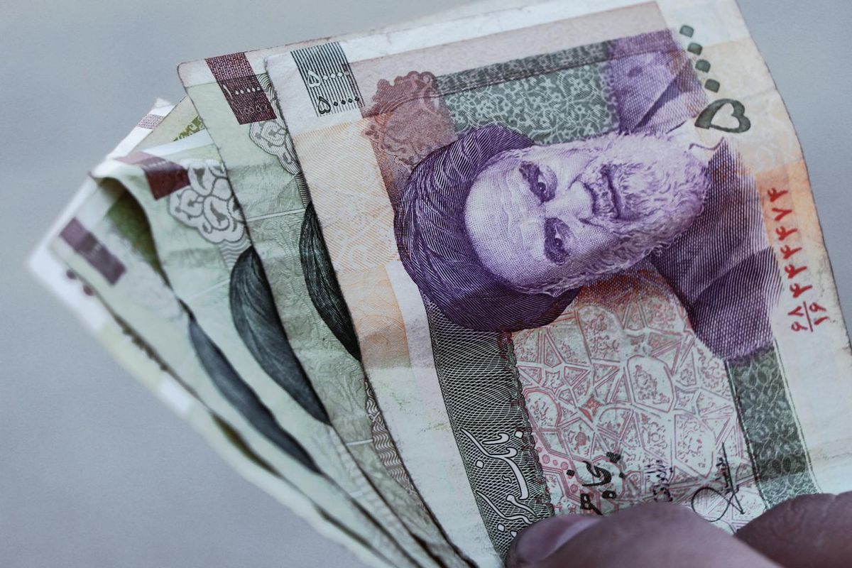 Ilustrasi mata uang rial Iran. 