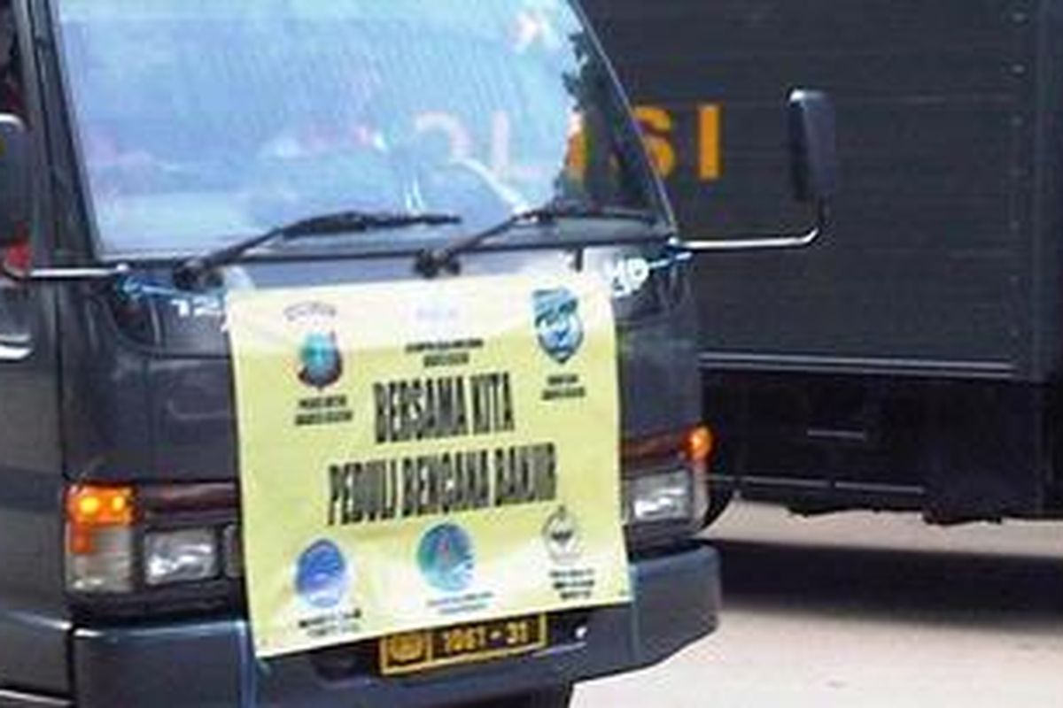 Bahan kebutuhan pokok dari Polda Metro Jaya untuk korban banjir Jakarta.