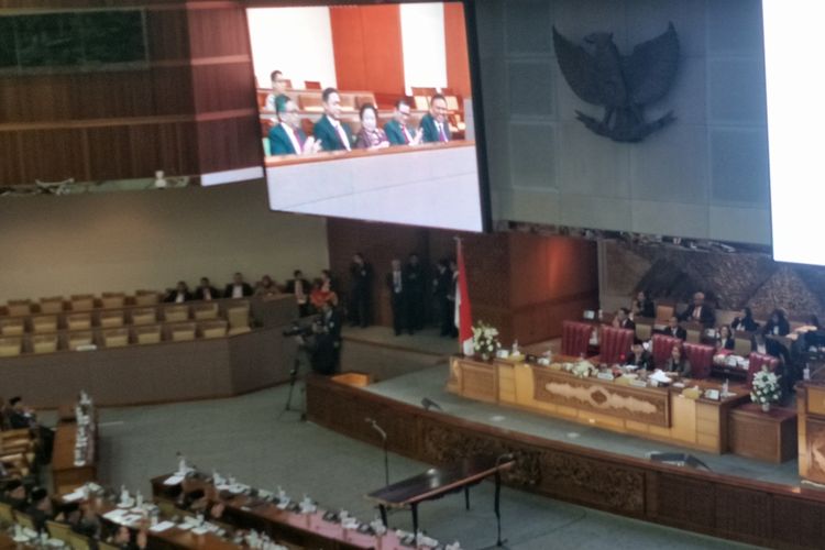 Presiden kelima RI Megawati Soekarnoputri menghadiri Sidang Paripurna pertama DPR periode 2019-2024.  Sidang digelar di gedung Nusantara II, Kompleks Parlemen, Senayan, Jakarta, Selasa (1/10/2019).