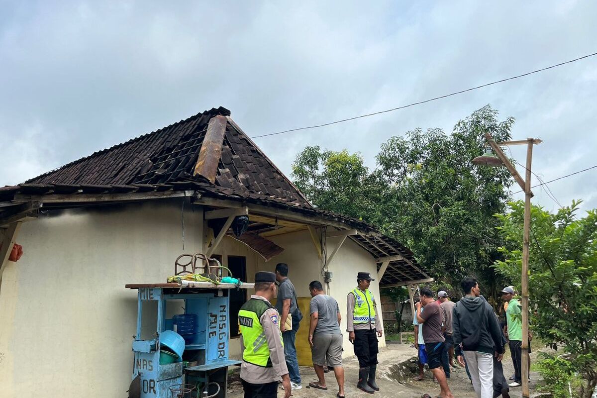RM, bayi laki-laki berusia 11 bulan tewas dalam kebakaran yang meluluhlantakkan bangunan kamar rumah orangtuanya, di Desa Dempel, Kecamatan Karangrayung, Kabupaten Grobogan, Jawa Tengah, Sabtu (17/1/2026).