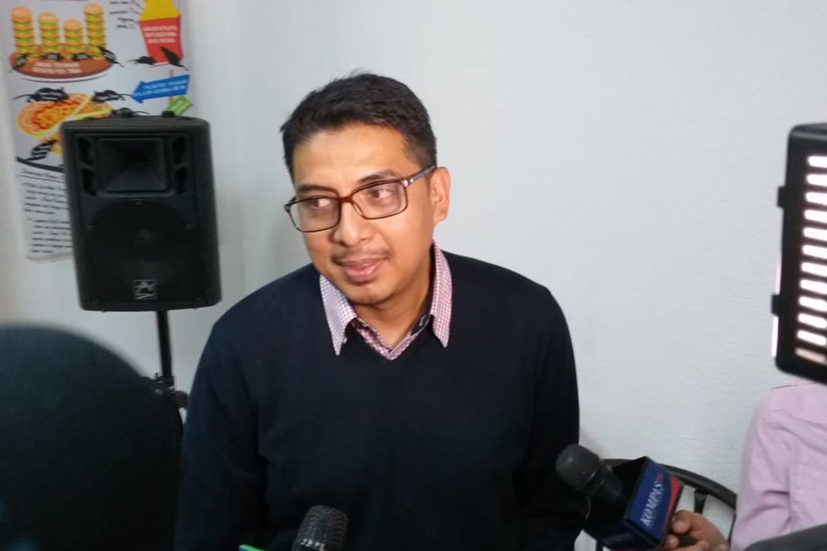 Direktur Pusat Kajian Anti Korupsi (Pukat) Universitas Gadjah Mada ( UGM), Zainal Arifin Mochtar, saat diskusi menyoal proses pemililihan pimpinan KPK di Kantor ICW, Jakarta Selatan, Selasa (30/7/2019). 