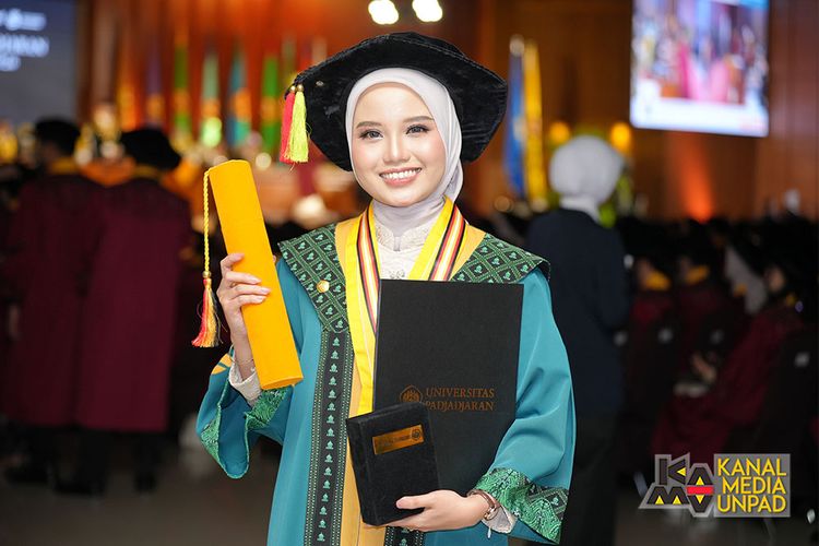 Kisah Launa, Lulusan S2 Terbaik Unpad 2026 yang Terbitkan 5 Jurnal Q1 tentang Kimia