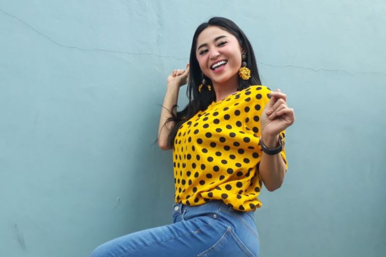 Dewi Perssik ditemui di Studio TransTV, Mampang, Jakarta Selatan, Senin (25/6/2018).