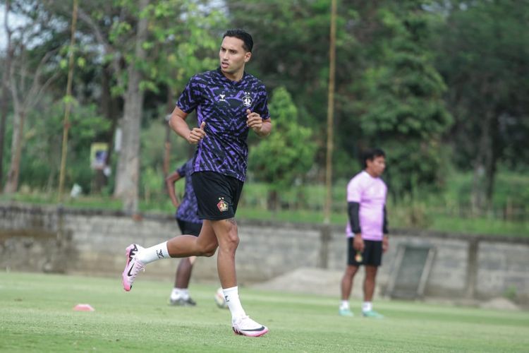 Persik Akhiri Pencarian Pemain di Bursa Transfer, Berhenti di Ezra Walian