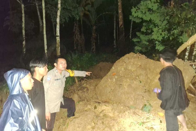 Ibu dan Anak Tertimbun Longsor di Batangtoru