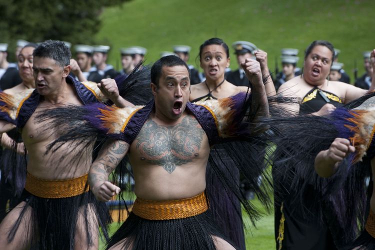 Suku Maori suku asli Selandia Baru tengah menampilkan tarian Haka.