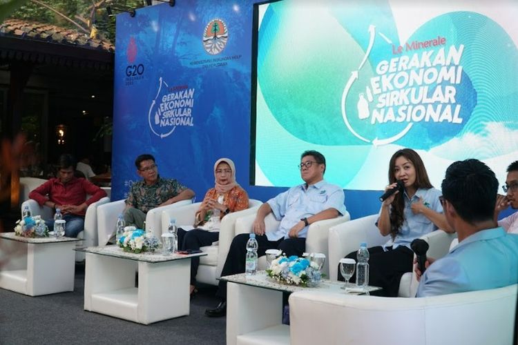 Dialog lintas generasi yang diselenggarakan oleh kementerian LHK dan produsen air minum Le Minerale dalam rangka memperingati Hari Lingkungan Hidup Sedunia.