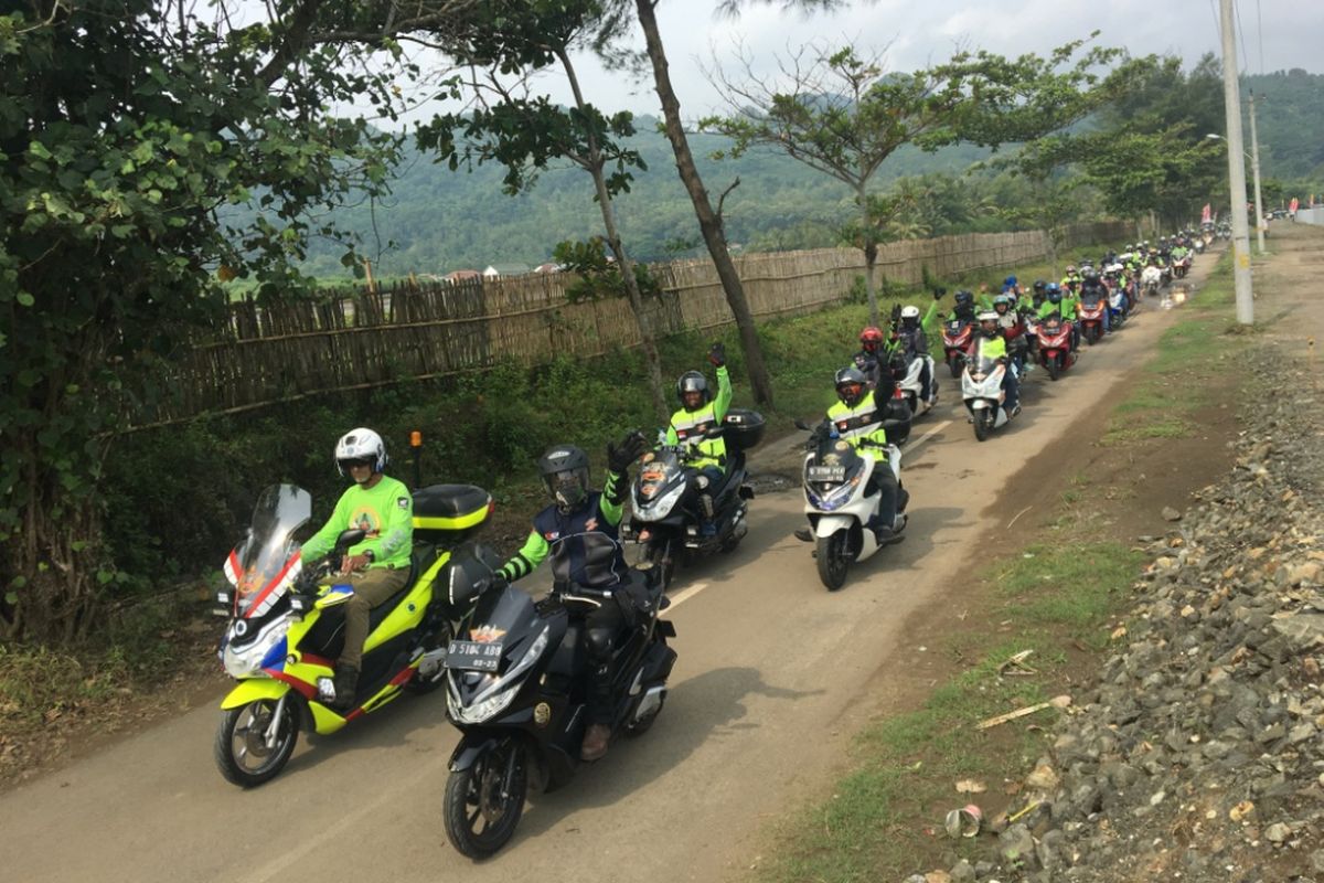 Gathering Nasional PCX Club Indonesia di Banyumas, Jawa Tengah, pada 27 ? 29 April 2018.