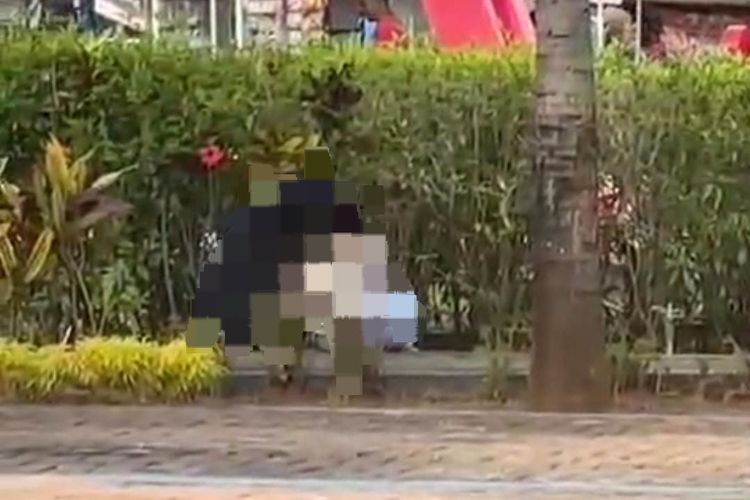 Pasangan muda-mudi mesum di Taman Kota Jajanan Masyarakat (Tajamara) di Desa Kolor, Kecamatan/Kota Sumenep. 