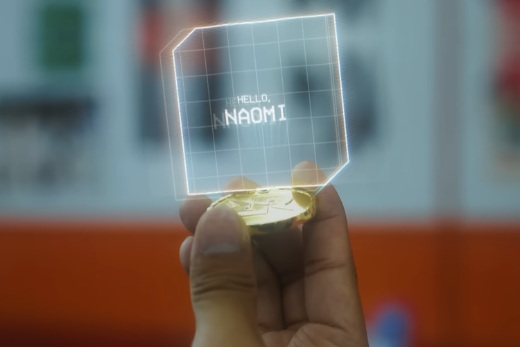 Kepingan koin RRQ yang bertuliskan Hello Naomi.