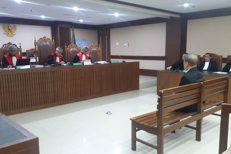 Pengusaha bernama Kock Meng divonis 1 tahun 6 bulan penjara serta denda Rp 100 juta subsider 3 bulan kurungan oleh majelis hakim pada Pengadilan Tindak Pidana Korupsi, Jakarta, Senin (10/2/2020).