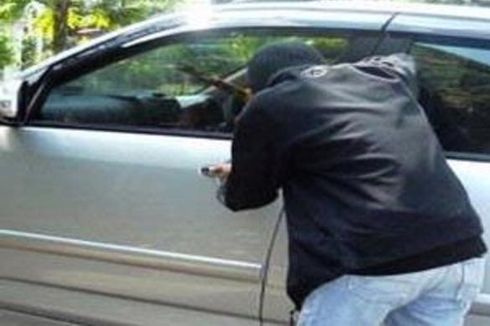Pencuri Ban Mobil Dikerumuni Warga dan Diduga Kleptomania di Tangerang