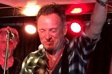 Bruce Springsteen Kejutkan Para Pengunjung Sebuah Bar